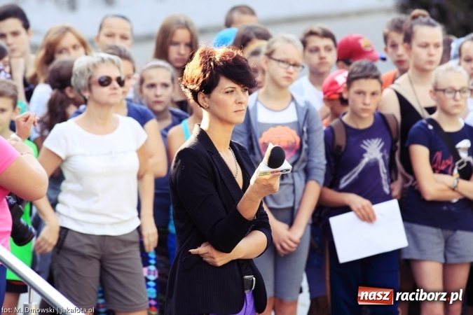 Zdjęcie w galerii na portalu naszraciborz.pl: Uczniowie ze Szkoły Podstawowej nr 1 pomagają w budowie szkoły w Nepalu wiadomości z regionu