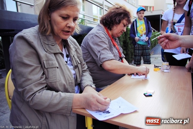 Zdjęcie w galerii na portalu naszraciborz.pl: Uczniowie ze Szkoły Podstawowej nr 1 pomagają w budowie szkoły w Nepalu wiadomości z regionu