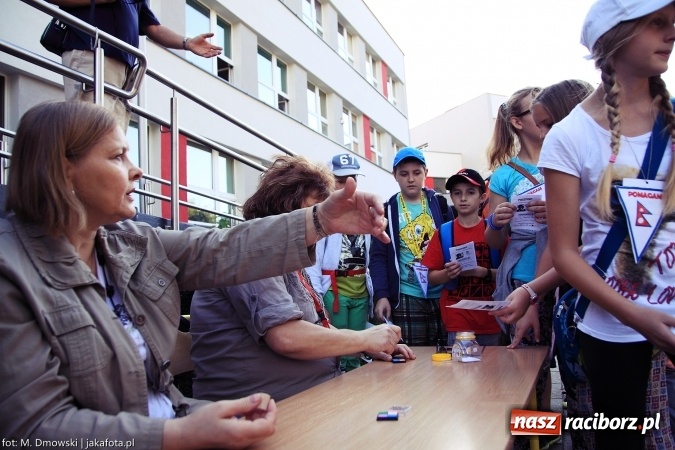 Zdjęcie w galerii na portalu naszraciborz.pl: Uczniowie ze Szkoły Podstawowej nr 1 pomagają w budowie szkoły w Nepalu wiadomości z regionu