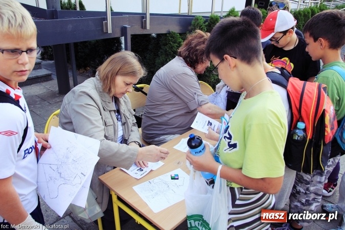Zdjęcie w galerii na portalu naszraciborz.pl: Uczniowie ze Szkoły Podstawowej nr 1 pomagają w budowie szkoły w Nepalu wiadomości z regionu