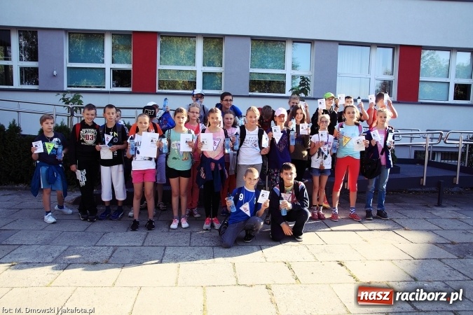 Zdjęcie w galerii na portalu naszraciborz.pl: Uczniowie ze Szkoły Podstawowej nr 1 pomagają w budowie szkoły w Nepalu wiadomości z regionu