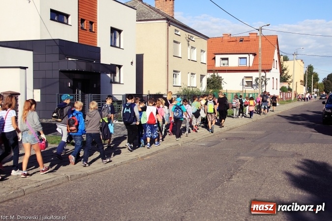 Zdjęcie w galerii na portalu naszraciborz.pl: Uczniowie ze Szkoły Podstawowej nr 1 pomagają w budowie szkoły w Nepalu wiadomości z regionu