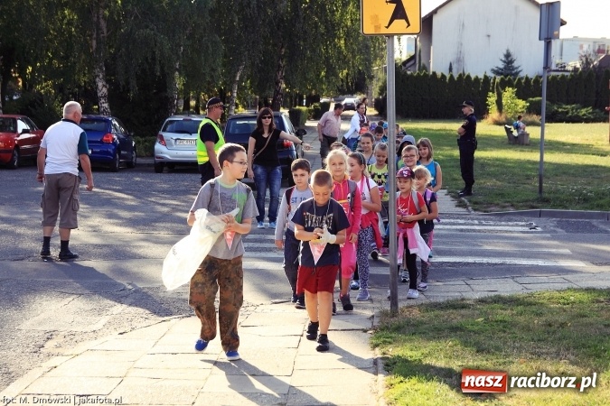 Zdjęcie w galerii na portalu naszraciborz.pl: Uczniowie ze Szkoły Podstawowej nr 1 pomagają w budowie szkoły w Nepalu wiadomości z regionu