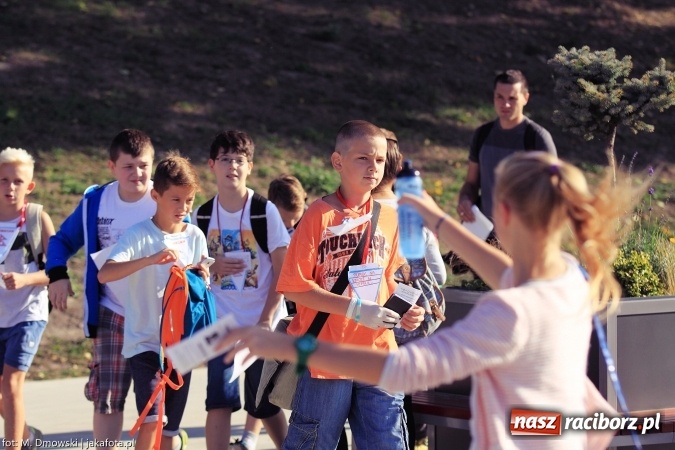 Zdjęcie w galerii na portalu naszraciborz.pl: Uczniowie ze Szkoły Podstawowej nr 1 pomagają w budowie szkoły w Nepalu wiadomości z regionu