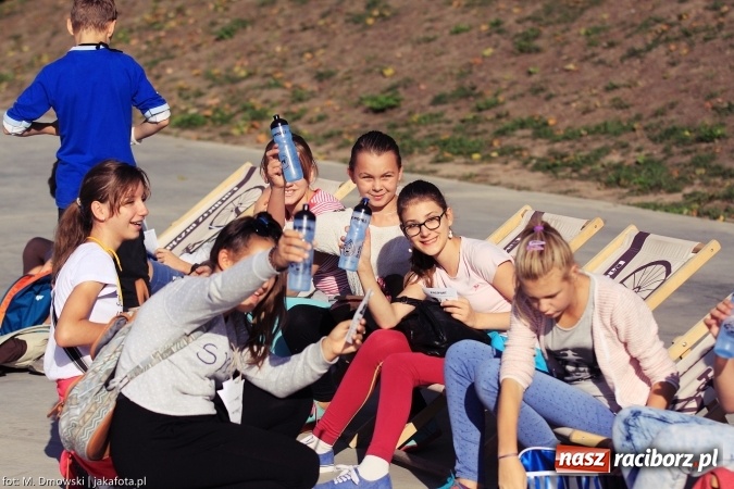 Zdjęcie w galerii na portalu naszraciborz.pl: Uczniowie ze Szkoły Podstawowej nr 1 pomagają w budowie szkoły w Nepalu wiadomości z regionu