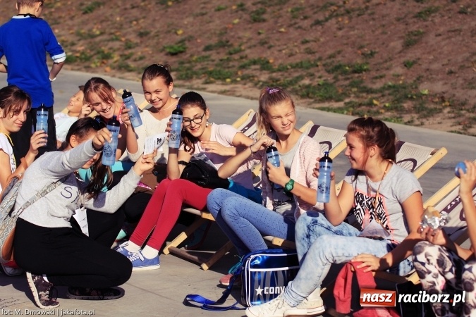 Zdjęcie w galerii na portalu naszraciborz.pl: Uczniowie ze Szkoły Podstawowej nr 1 pomagają w budowie szkoły w Nepalu wiadomości z regionu