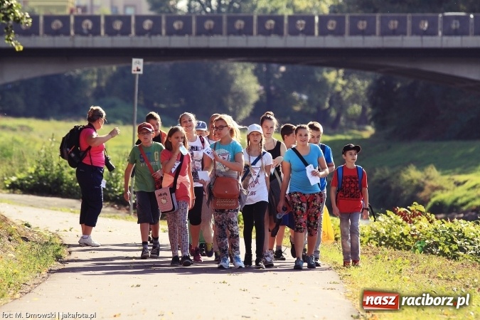 Zdjęcie w galerii na portalu naszraciborz.pl: Uczniowie ze Szkoły Podstawowej nr 1 pomagają w budowie szkoły w Nepalu wiadomości z regionu
