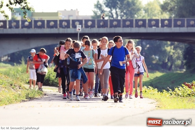 Zdjęcie w galerii na portalu naszraciborz.pl: Uczniowie ze Szkoły Podstawowej nr 1 pomagają w budowie szkoły w Nepalu wiadomości z regionu
