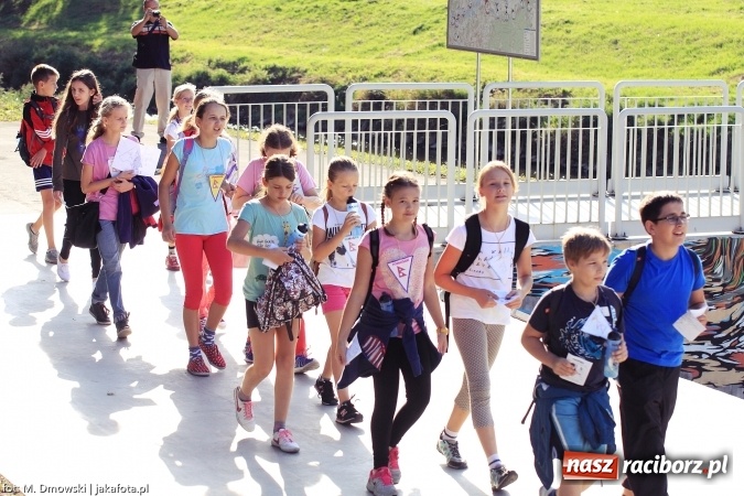 Zdjęcie w galerii na portalu naszraciborz.pl: Uczniowie ze Szkoły Podstawowej nr 1 pomagają w budowie szkoły w Nepalu wiadomości z regionu