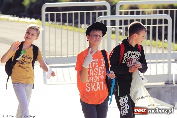 Zdjęcie w galerii na portalu naszraciborz.pl: Uczniowie ze Szkoły Podstawowej nr 1 pomagają w budowie szkoły w Nepalu wiadomości z regionu