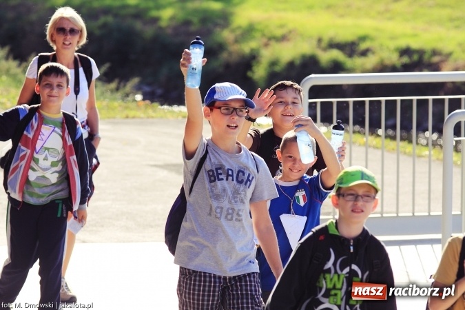 Zdjęcie w galerii na portalu naszraciborz.pl: Uczniowie ze Szkoły Podstawowej nr 1 pomagają w budowie szkoły w Nepalu wiadomości z regionu