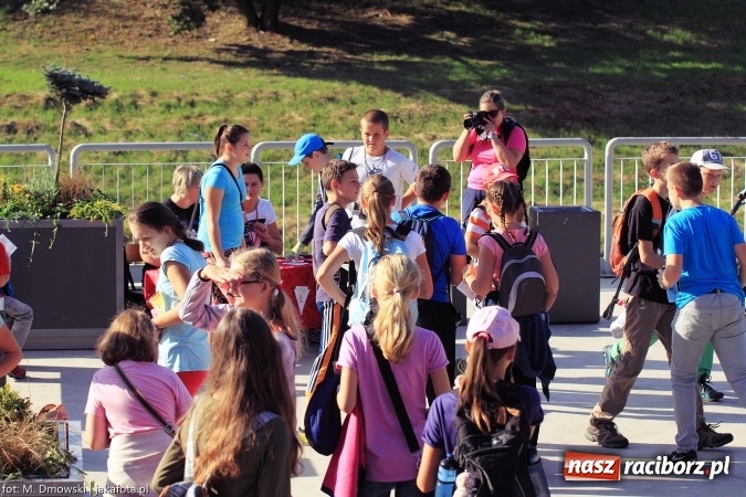 Zdjęcie w galerii na portalu naszraciborz.pl: Uczniowie ze Szkoły Podstawowej nr 1 pomagają w budowie szkoły w Nepalu wiadomości z regionu