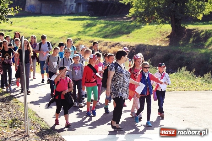 Zdjęcie w galerii na portalu naszraciborz.pl: Uczniowie ze Szkoły Podstawowej nr 1 pomagają w budowie szkoły w Nepalu wiadomości z regionu