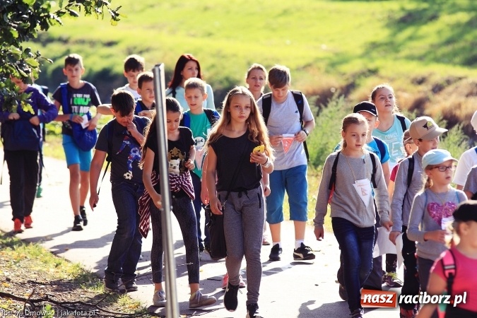 Zdjęcie w galerii na portalu naszraciborz.pl: Uczniowie ze Szkoły Podstawowej nr 1 pomagają w budowie szkoły w Nepalu wiadomości z regionu