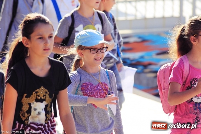 Zdjęcie w galerii na portalu naszraciborz.pl: Uczniowie ze Szkoły Podstawowej nr 1 pomagają w budowie szkoły w Nepalu wiadomości z regionu