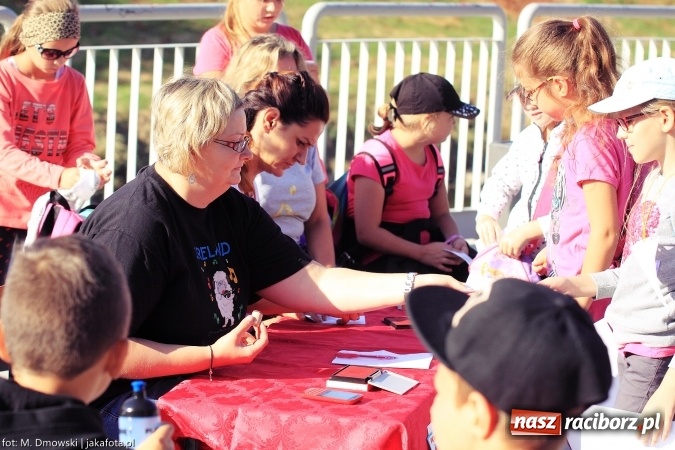 Zdjęcie w galerii na portalu naszraciborz.pl: Uczniowie ze Szkoły Podstawowej nr 1 pomagają w budowie szkoły w Nepalu wiadomości z regionu