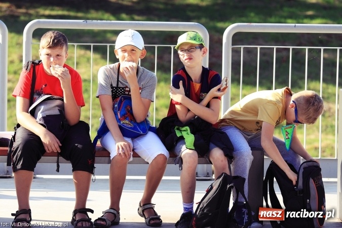 Zdjęcie w galerii na portalu naszraciborz.pl: Uczniowie ze Szkoły Podstawowej nr 1 pomagają w budowie szkoły w Nepalu wiadomości z regionu