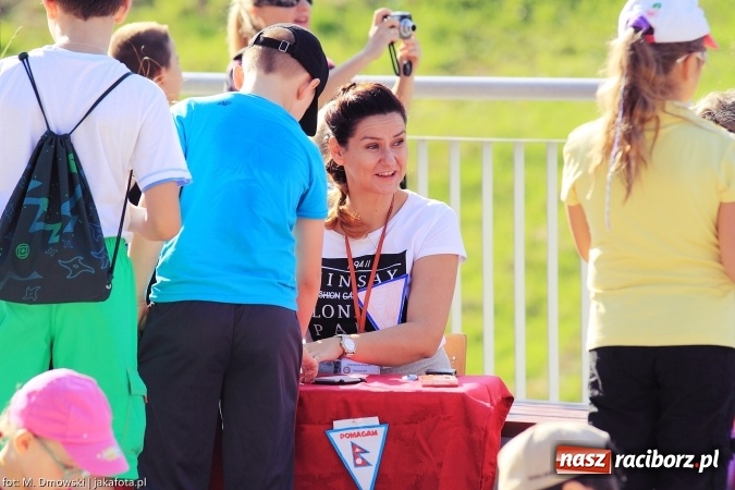 Zdjęcie w galerii na portalu naszraciborz.pl: Uczniowie ze Szkoły Podstawowej nr 1 pomagają w budowie szkoły w Nepalu wiadomości z regionu