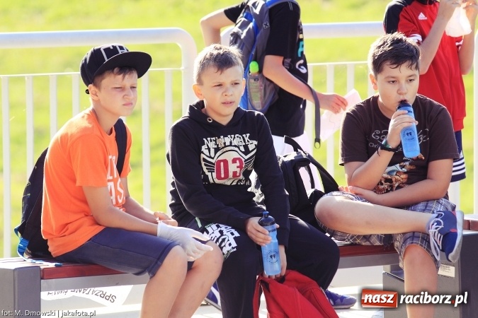 Zdjęcie w galerii na portalu naszraciborz.pl: Uczniowie ze Szkoły Podstawowej nr 1 pomagają w budowie szkoły w Nepalu wiadomości z regionu