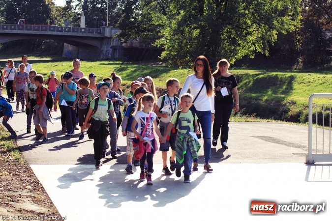 Zdjęcie w galerii na portalu naszraciborz.pl: Uczniowie ze Szkoły Podstawowej nr 1 pomagają w budowie szkoły w Nepalu wiadomości z regionu