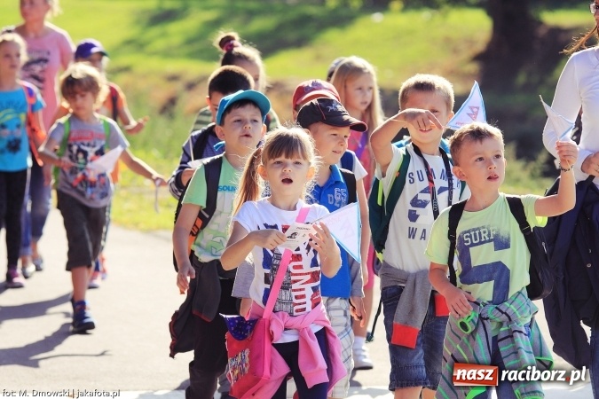 Zdjęcie w galerii na portalu naszraciborz.pl: Uczniowie ze Szkoły Podstawowej nr 1 pomagają w budowie szkoły w Nepalu wiadomości z regionu