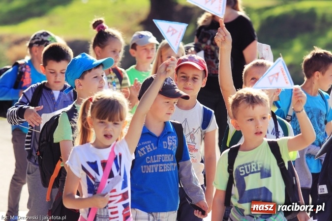 Zdjęcie w galerii na portalu naszraciborz.pl: Uczniowie ze Szkoły Podstawowej nr 1 pomagają w budowie szkoły w Nepalu wiadomości z regionu