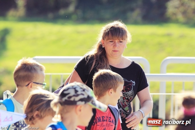 Zdjęcie w galerii na portalu naszraciborz.pl: Uczniowie ze Szkoły Podstawowej nr 1 pomagają w budowie szkoły w Nepalu wiadomości z regionu