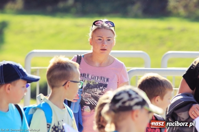 Zdjęcie w galerii na portalu naszraciborz.pl: Uczniowie ze Szkoły Podstawowej nr 1 pomagają w budowie szkoły w Nepalu wiadomości z regionu