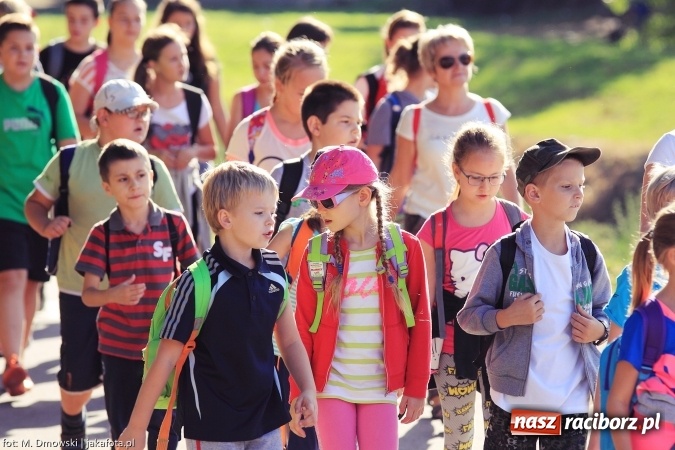 Zdjęcie w galerii na portalu naszraciborz.pl: Uczniowie ze Szkoły Podstawowej nr 1 pomagają w budowie szkoły w Nepalu wiadomości z regionu