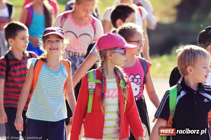 Zdjęcie w galerii na portalu naszraciborz.pl: Uczniowie ze Szkoły Podstawowej nr 1 pomagają w budowie szkoły w Nepalu wiadomości z regionu