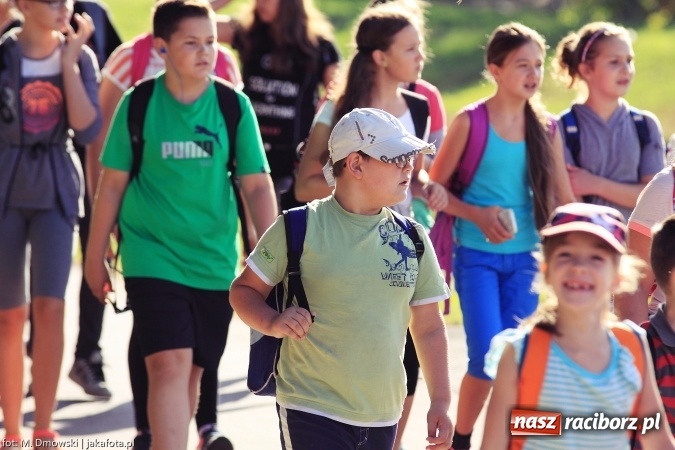 Zdjęcie w galerii na portalu naszraciborz.pl: Uczniowie ze Szkoły Podstawowej nr 1 pomagają w budowie szkoły w Nepalu wiadomości z regionu