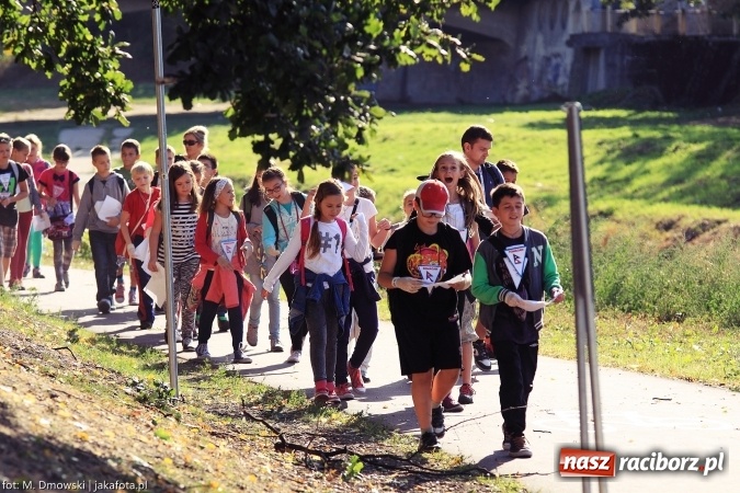 Zdjęcie w galerii na portalu naszraciborz.pl: Uczniowie ze Szkoły Podstawowej nr 1 pomagają w budowie szkoły w Nepalu wiadomości z regionu