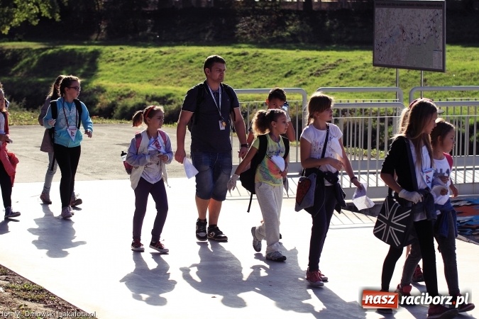 Zdjęcie w galerii na portalu naszraciborz.pl: Uczniowie ze Szkoły Podstawowej nr 1 pomagają w budowie szkoły w Nepalu wiadomości z regionu