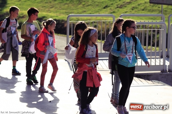 Zdjęcie w galerii na portalu naszraciborz.pl: Uczniowie ze Szkoły Podstawowej nr 1 pomagają w budowie szkoły w Nepalu wiadomości z regionu