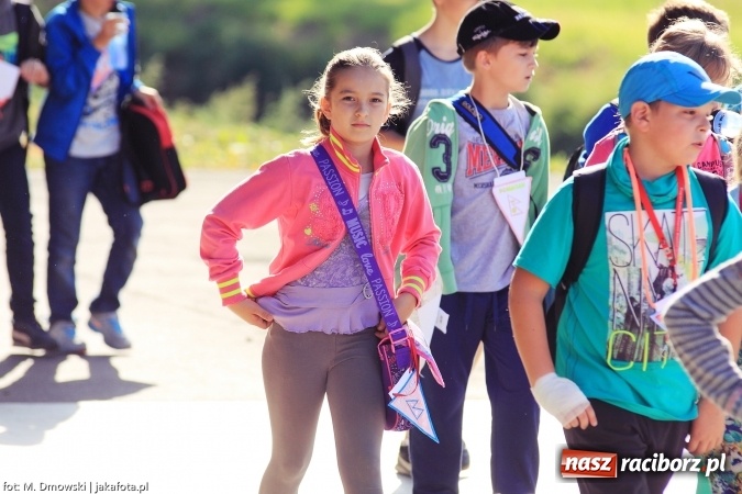 Zdjęcie w galerii na portalu naszraciborz.pl: Uczniowie ze Szkoły Podstawowej nr 1 pomagają w budowie szkoły w Nepalu wiadomości z regionu