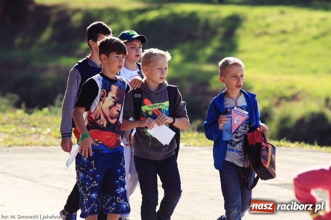 Zdjęcie w galerii na portalu naszraciborz.pl: Uczniowie ze Szkoły Podstawowej nr 1 pomagają w budowie szkoły w Nepalu wiadomości z regionu