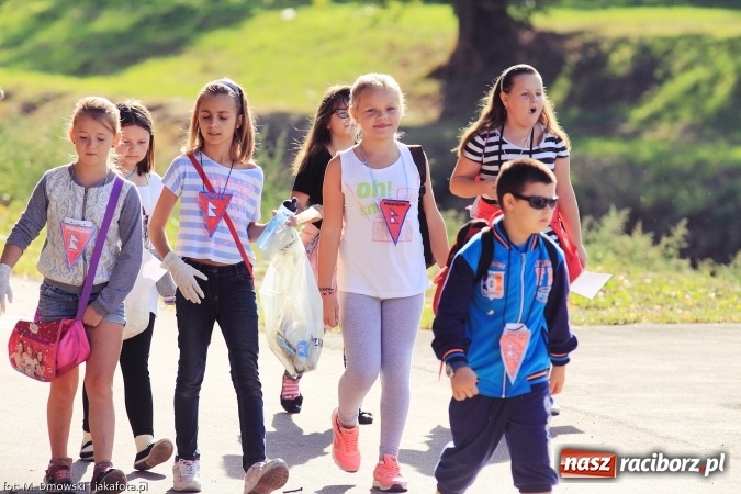 Zdjęcie w galerii na portalu naszraciborz.pl: Uczniowie ze Szkoły Podstawowej nr 1 pomagają w budowie szkoły w Nepalu wiadomości z regionu