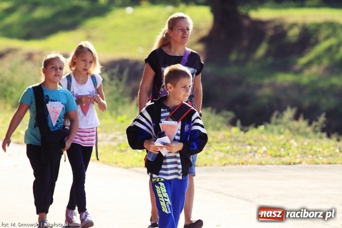 Zdjęcie w galerii na portalu naszraciborz.pl: Uczniowie ze Szkoły Podstawowej nr 1 pomagają w budowie szkoły w Nepalu wiadomości z regionu