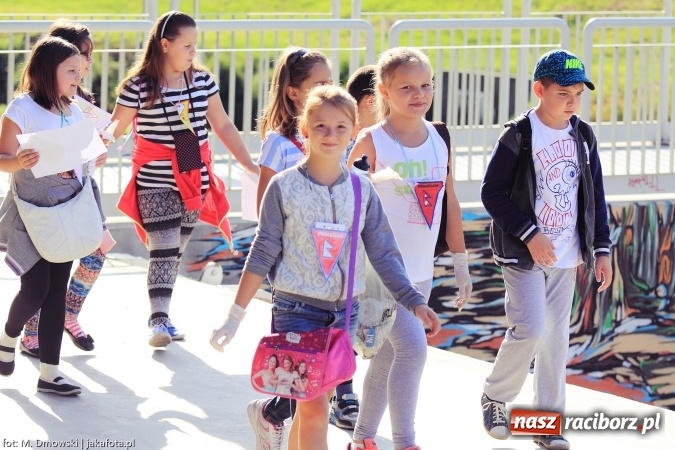 Zdjęcie w galerii na portalu naszraciborz.pl: Uczniowie ze Szkoły Podstawowej nr 1 pomagają w budowie szkoły w Nepalu wiadomości z regionu