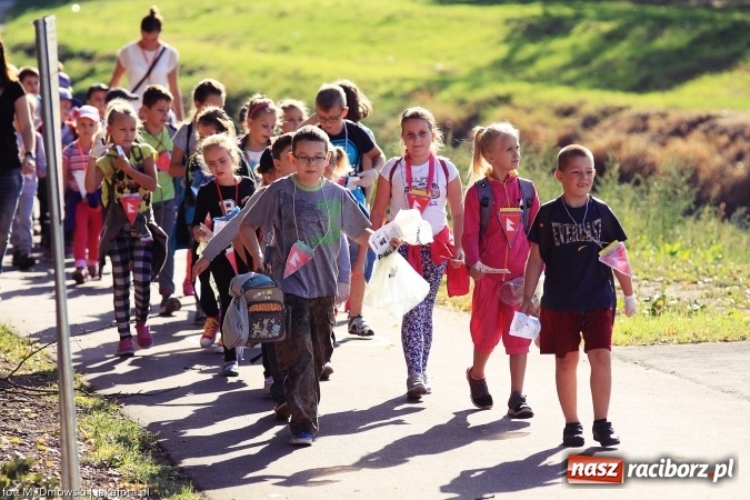 Zdjęcie w galerii na portalu naszraciborz.pl: Uczniowie ze Szkoły Podstawowej nr 1 pomagają w budowie szkoły w Nepalu wiadomości z regionu