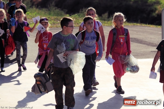 Zdjęcie w galerii na portalu naszraciborz.pl: Uczniowie ze Szkoły Podstawowej nr 1 pomagają w budowie szkoły w Nepalu wiadomości z regionu