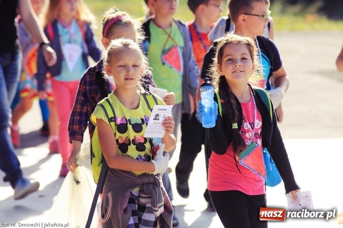 Zdjęcie w galerii na portalu naszraciborz.pl: Uczniowie ze Szkoły Podstawowej nr 1 pomagają w budowie szkoły w Nepalu wiadomości z regionu