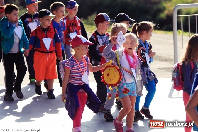 Zdjęcie w galerii na portalu naszraciborz.pl: Uczniowie ze Szkoły Podstawowej nr 1 pomagają w budowie szkoły w Nepalu wiadomości z regionu
