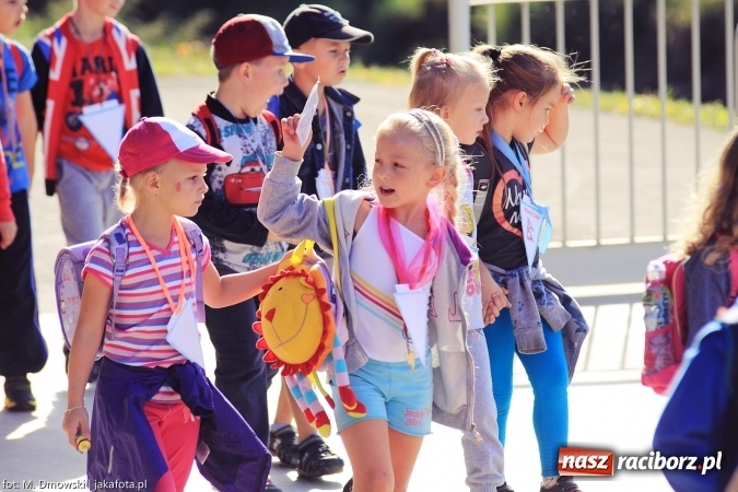 Zdjęcie w galerii na portalu naszraciborz.pl: Uczniowie ze Szkoły Podstawowej nr 1 pomagają w budowie szkoły w Nepalu wiadomości z regionu