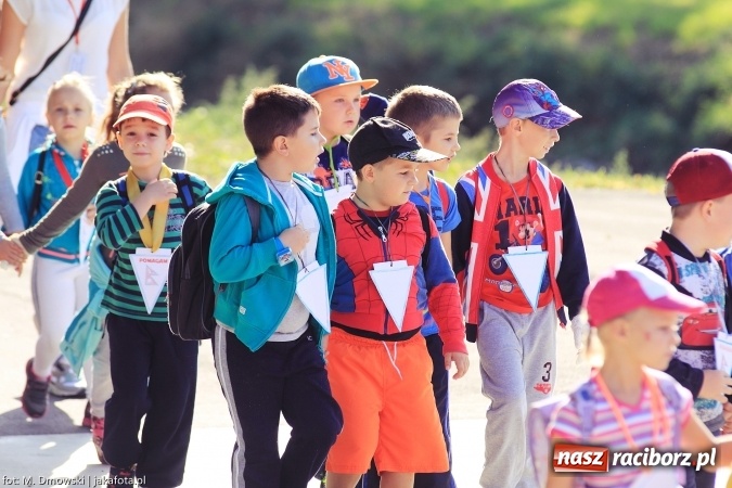 Zdjęcie w galerii na portalu naszraciborz.pl: Uczniowie ze Szkoły Podstawowej nr 1 pomagają w budowie szkoły w Nepalu wiadomości z regionu