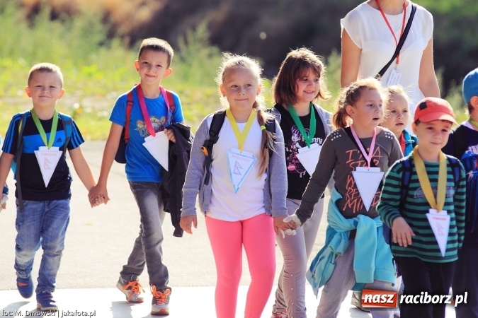 Zdjęcie w galerii na portalu naszraciborz.pl: Uczniowie ze Szkoły Podstawowej nr 1 pomagają w budowie szkoły w Nepalu wiadomości z regionu