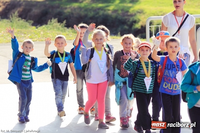 Zdjęcie w galerii na portalu naszraciborz.pl: Uczniowie ze Szkoły Podstawowej nr 1 pomagają w budowie szkoły w Nepalu wiadomości z regionu