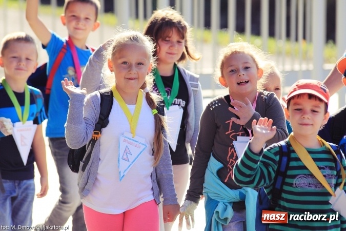 Zdjęcie w galerii na portalu naszraciborz.pl: Uczniowie ze Szkoły Podstawowej nr 1 pomagają w budowie szkoły w Nepalu wiadomości z regionu