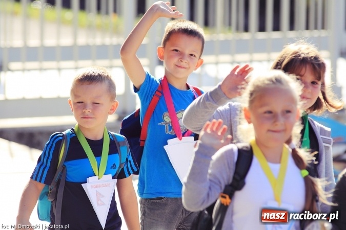 Zdjęcie w galerii na portalu naszraciborz.pl: Uczniowie ze Szkoły Podstawowej nr 1 pomagają w budowie szkoły w Nepalu wiadomości z regionu