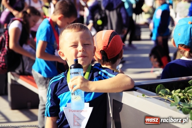 Zdjęcie w galerii na portalu naszraciborz.pl: Uczniowie ze Szkoły Podstawowej nr 1 pomagają w budowie szkoły w Nepalu wiadomości z regionu